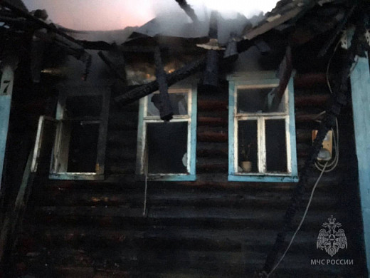 Специалисты разбираются в причине ночного пожара в Родниках
